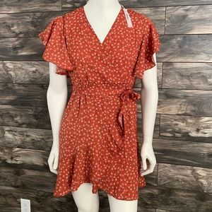 NWT Rosedress Cross Over Front, Fringe Style Sleeves